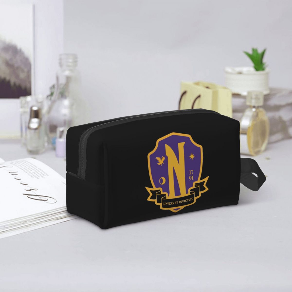 Beauty Makeup Academy - Nevermore Academy Crest (clean) Trousse de